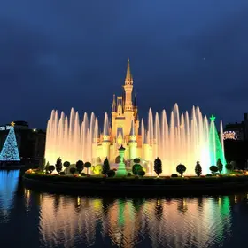 Curitiba apresenta Natal 2026 com novas atrações, Disney e show de águas no Tingui Natal em Curitiba 2026