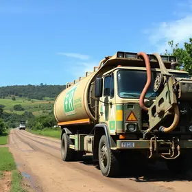 Caminhão do lixo tóxico chega ao Terminal Campina do Siqueira nesta sexta caminhão do lixo tóxico